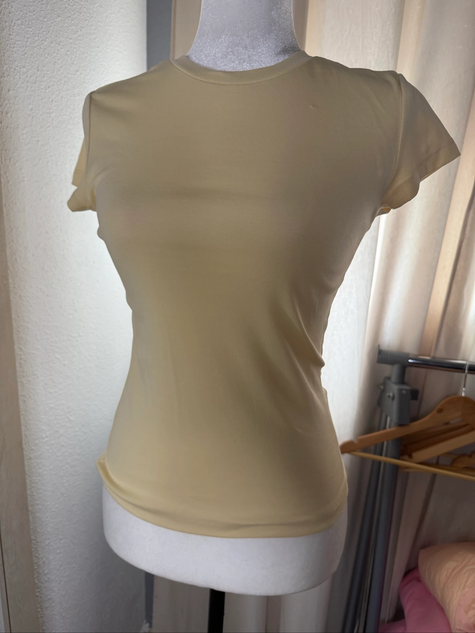 Mosterdkleurige korte mouw T-shirt – photo 2